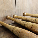 Lot de 4 anciennes massues de jonglerie