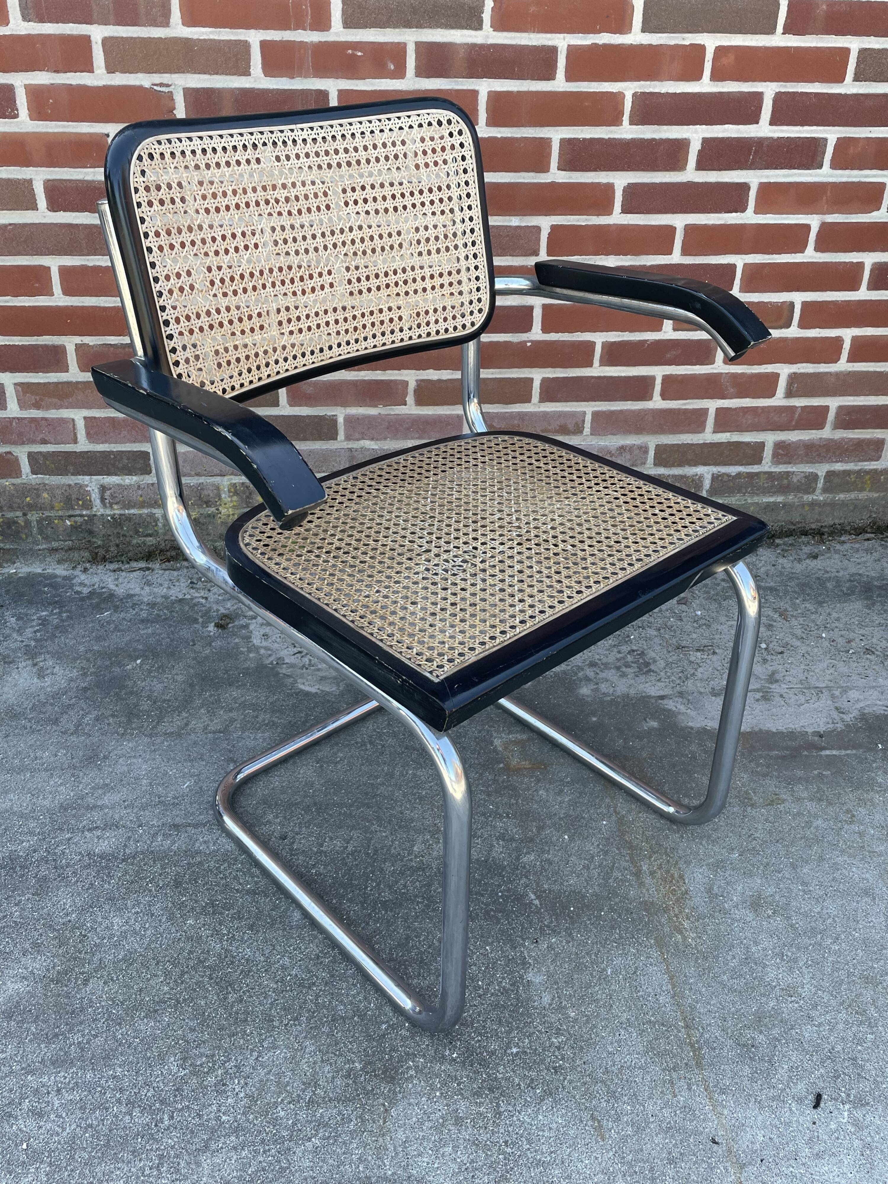 Set of 4 chairs model B64 Cesca with armrests in Black and Chrome