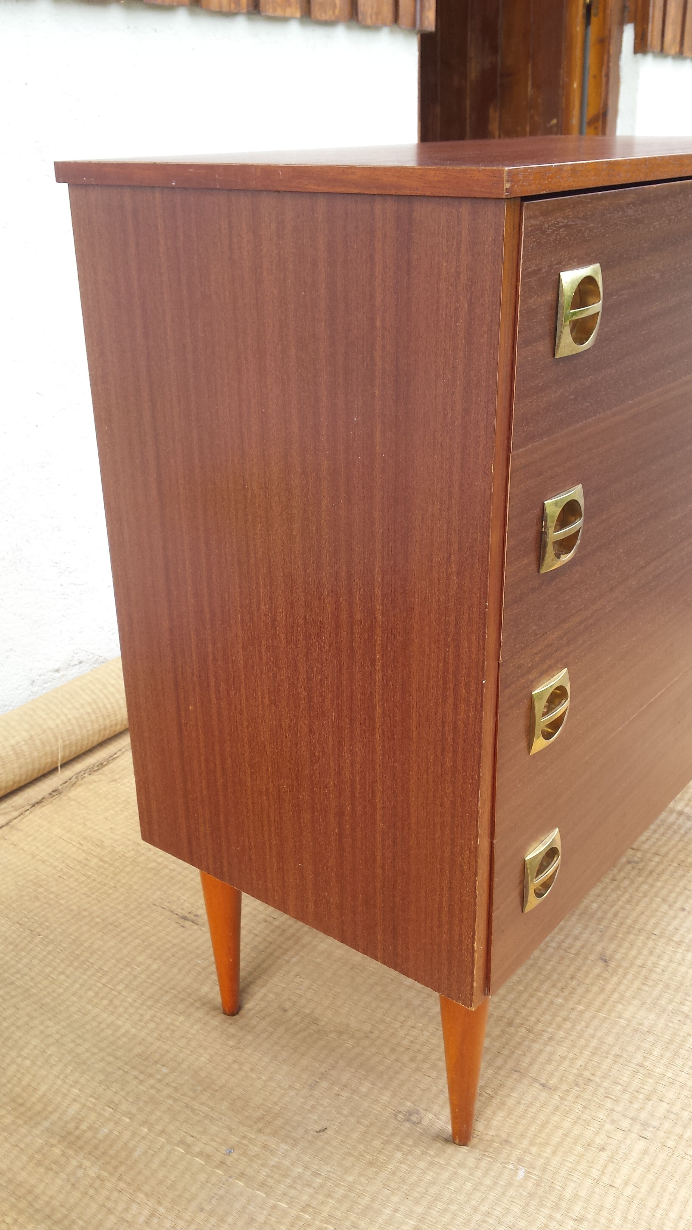 Commode vintage années 70, pieds fuseaux