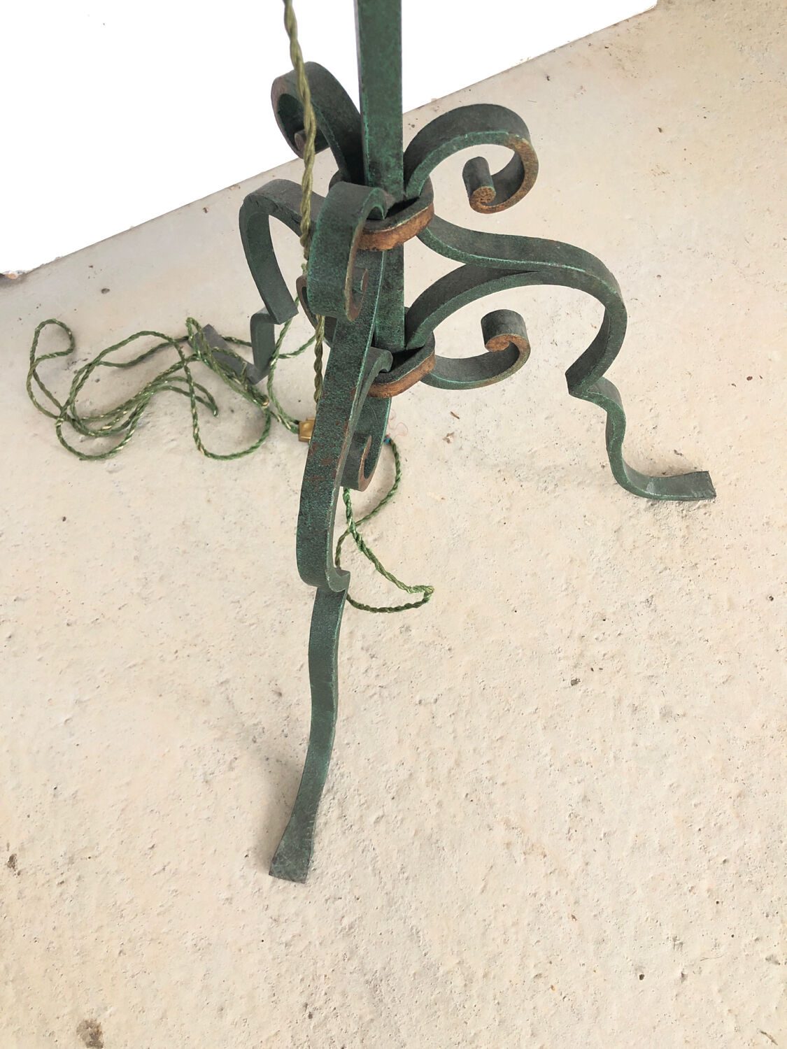 Lampadaire en fer forgé vert et doré vintage année 50