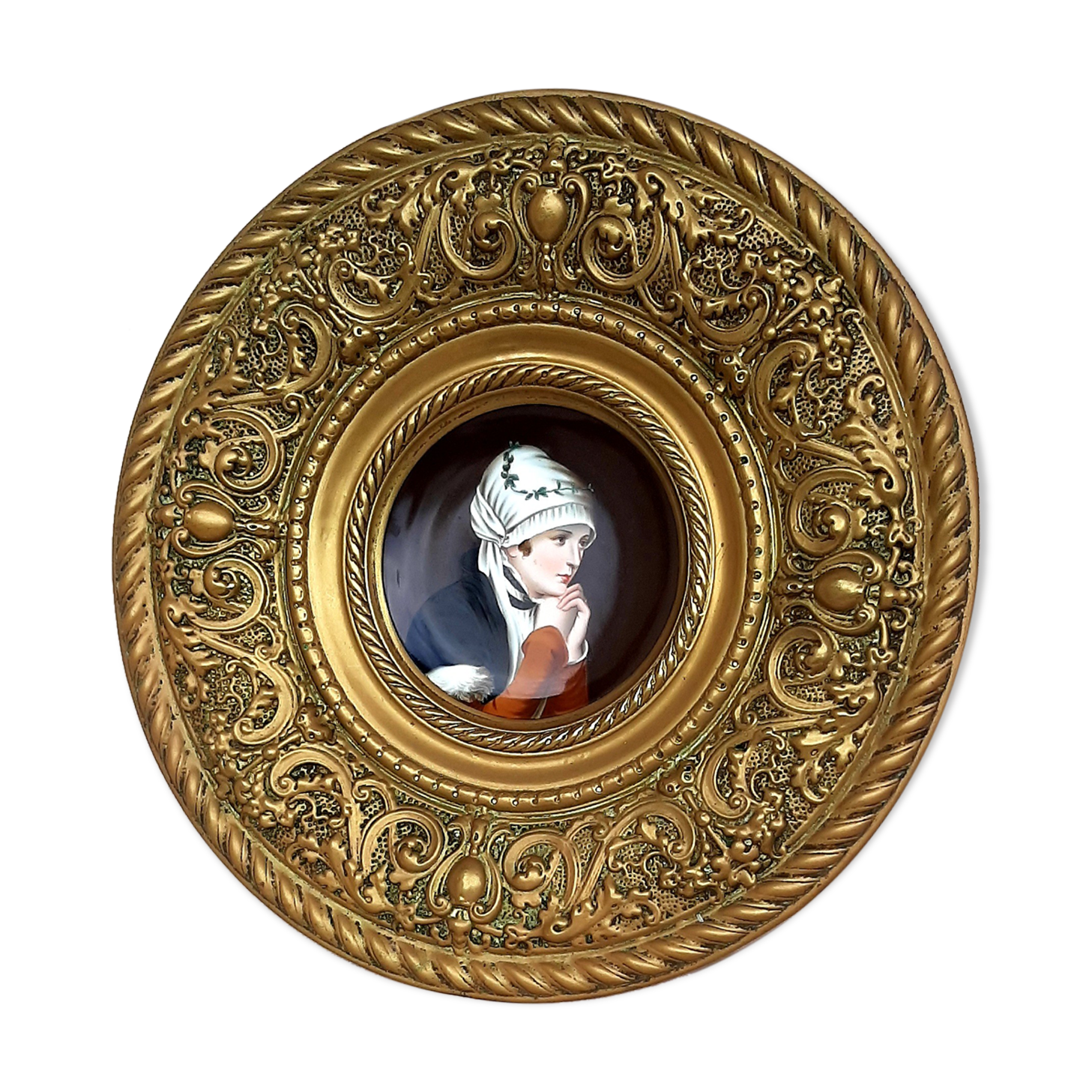 Brass wall decoration repelled hand-painted portrait