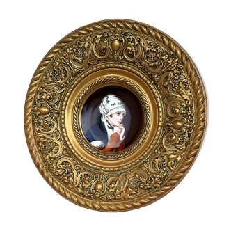Brass wall decoration repelled hand-painted portrait