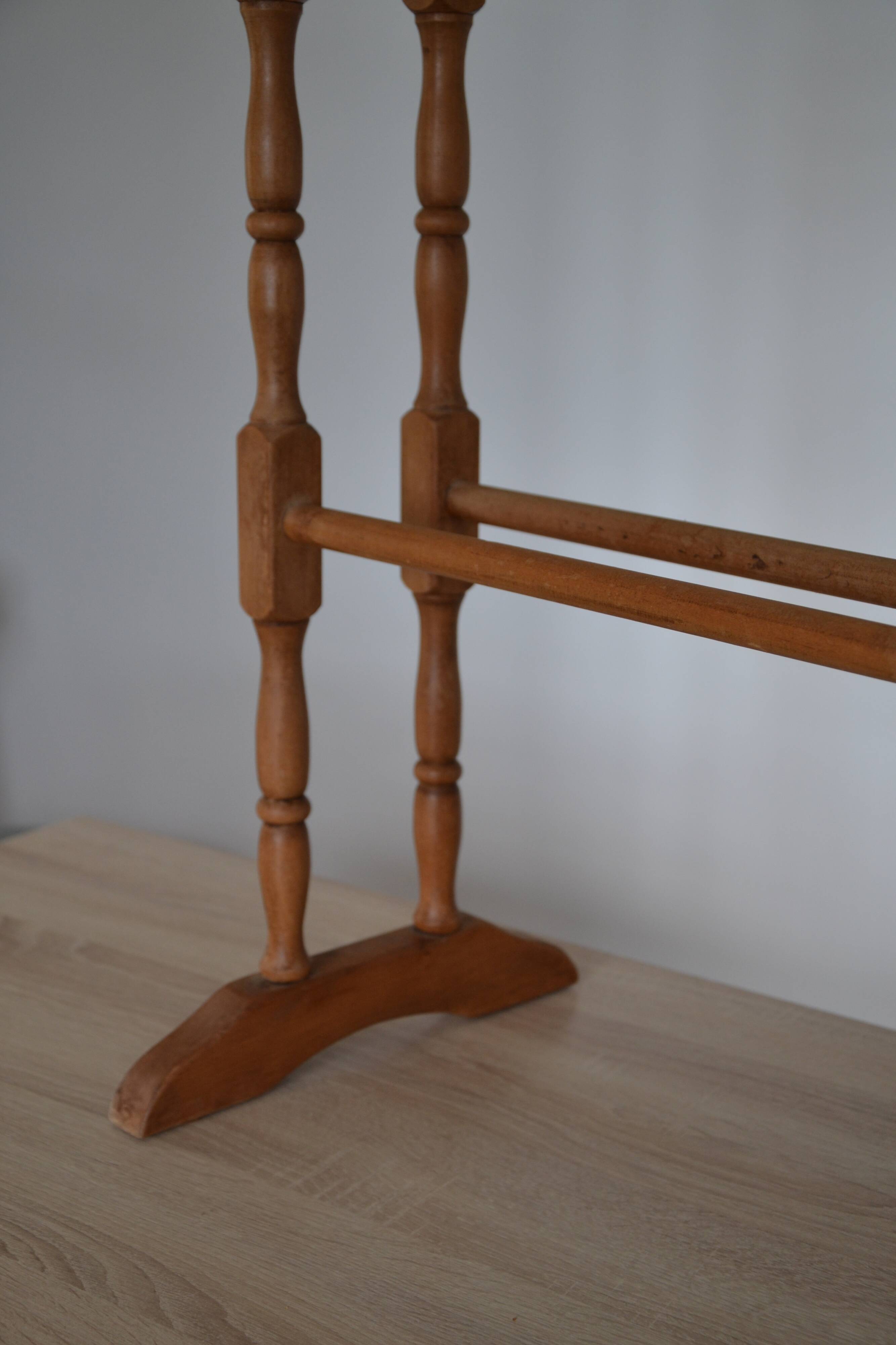 Pine towel rack