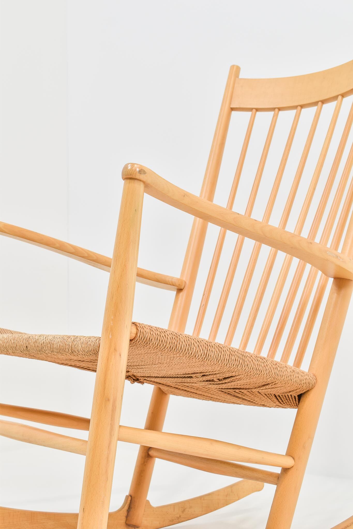 Rocking-chair J16 par Hans Wegner pour Fdb Møbler