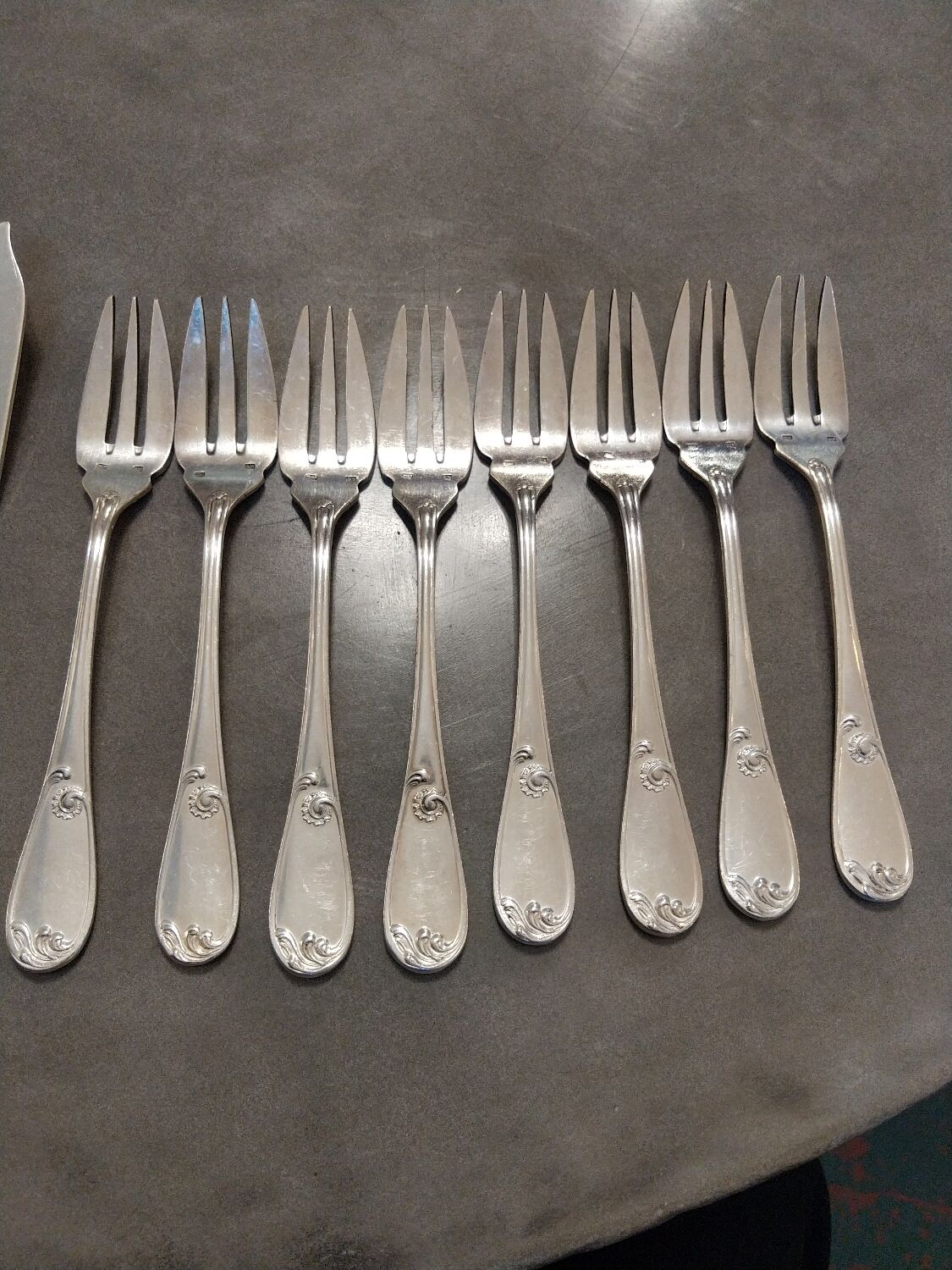 16-piece silver-plated fish set