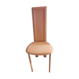 Chaise en cuir blanc cassé