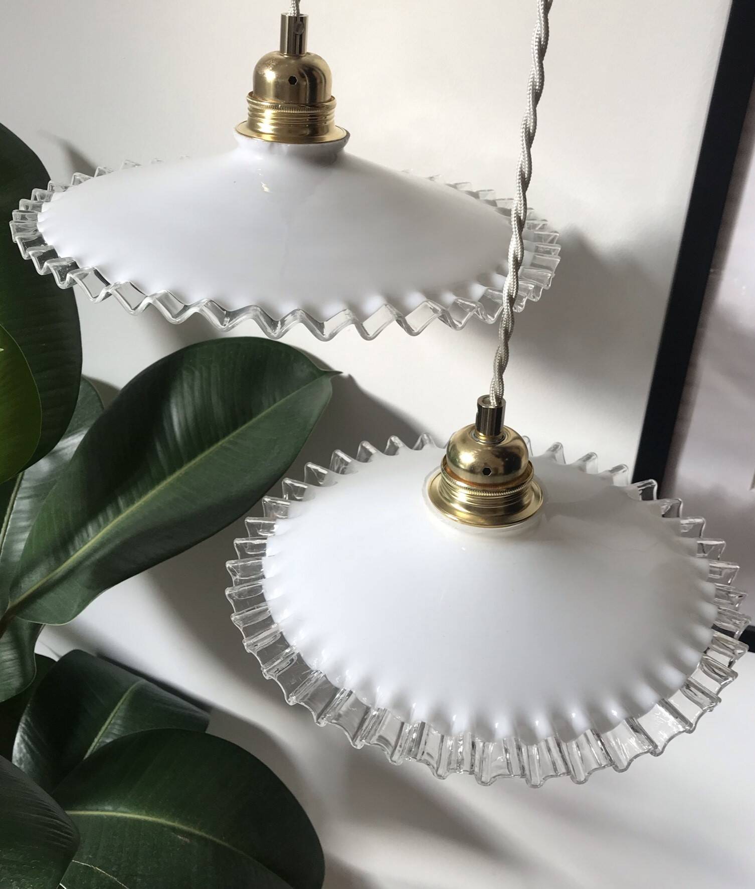 Suspension in flat serrated opaline from the 1950s - many models available