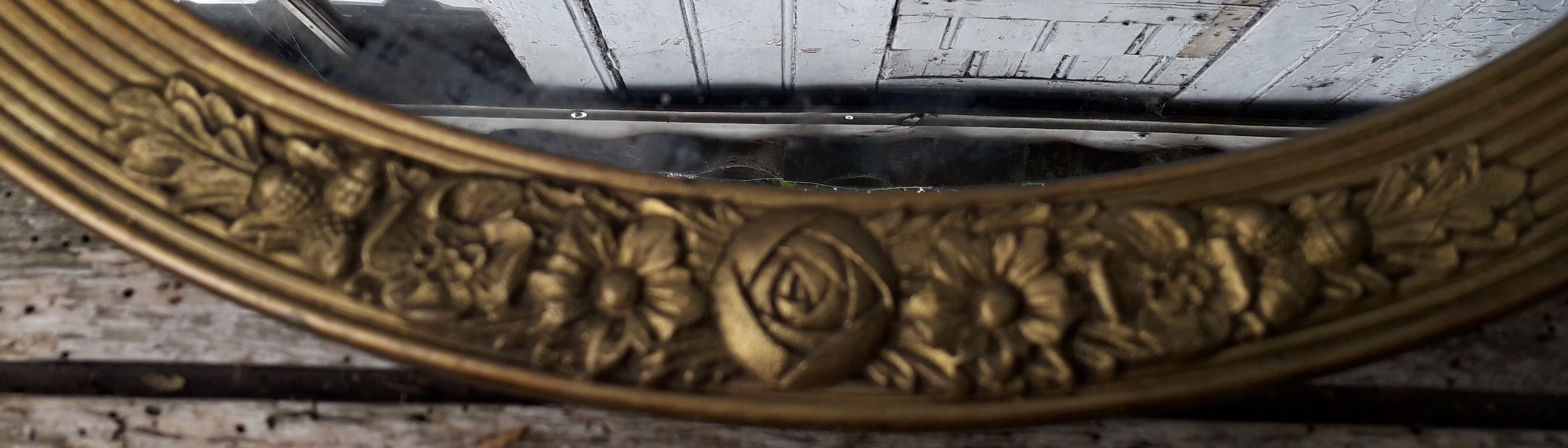 Oval mirror in plaster and art deco wood 36 x 46 cm
