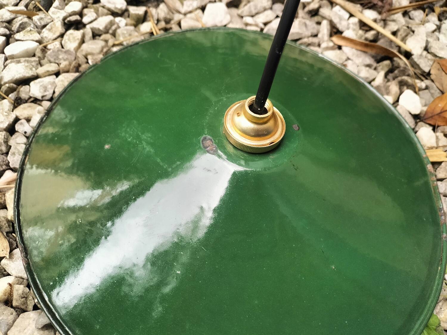 Enamelled sheet metal suspensions