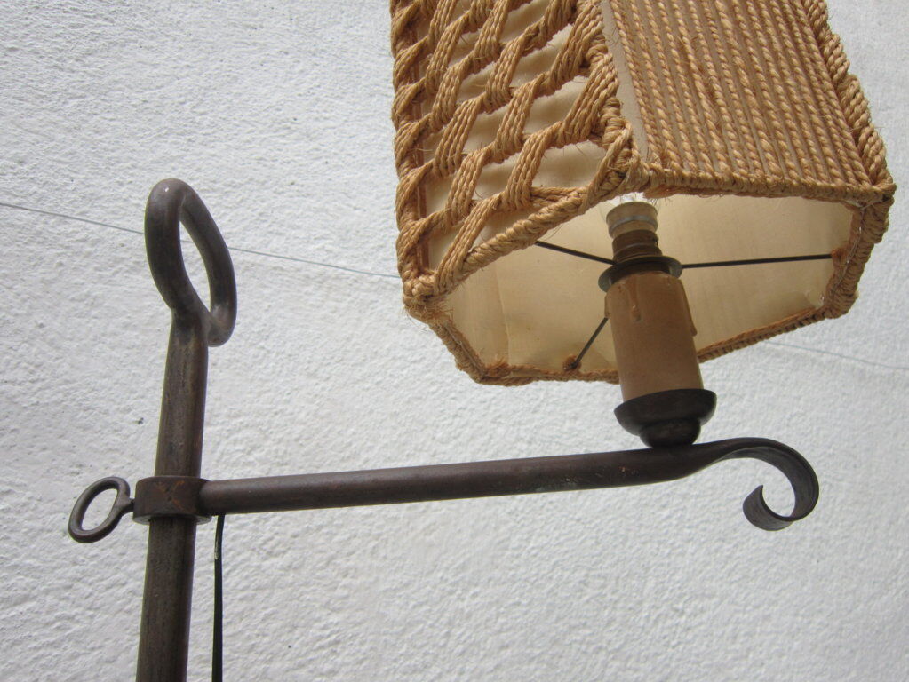 Tripode gallows lamp