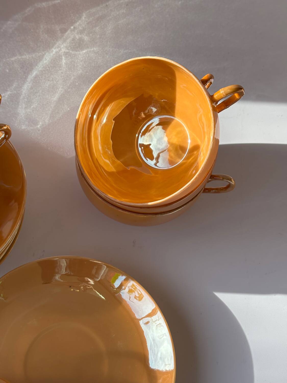 Service en porcelaine irisé 