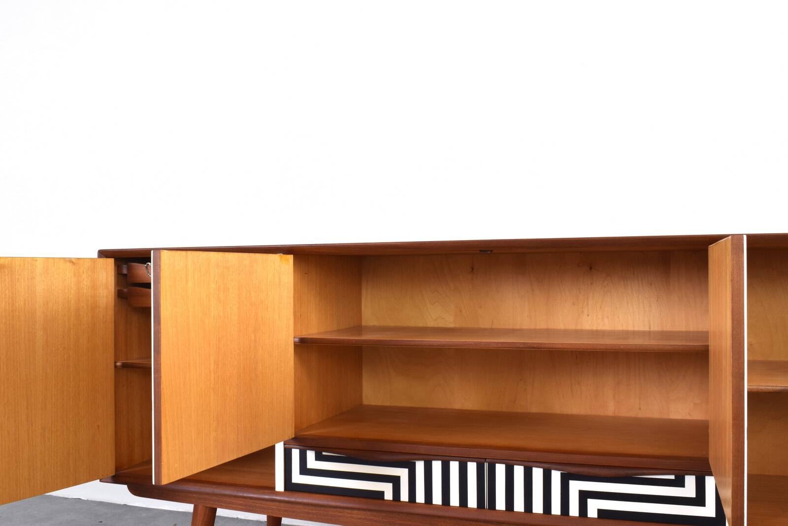 Buffet peint à la main Op-Art du milieu du siècle de Sven Andersen Møbelfabrikk,