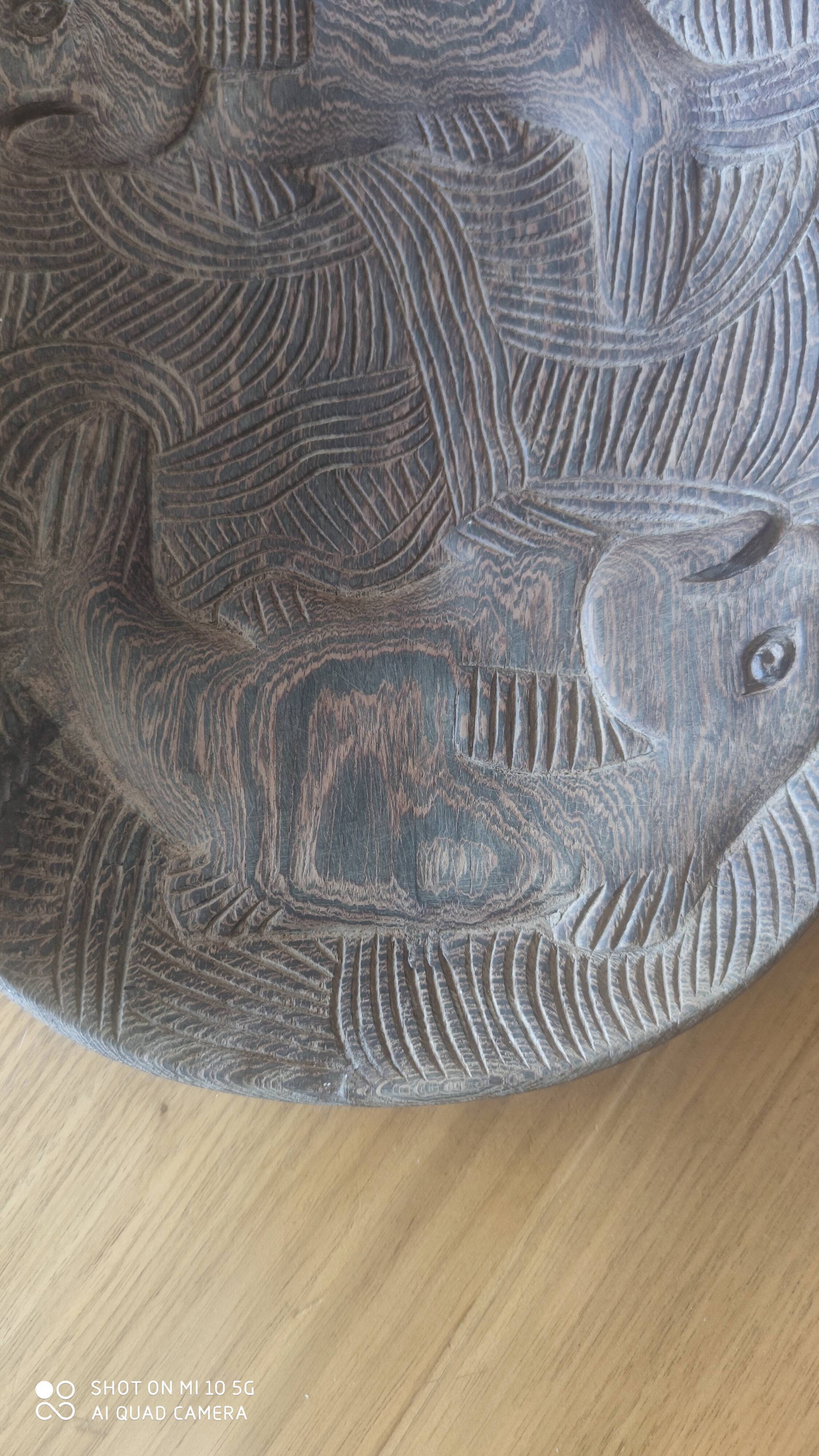 Wenge carved single-piece platter with fish decoration