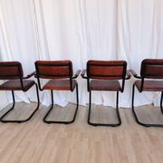 Lot de 4 chaises de salle à manger vintage en cuir matelassé : base en métal noir