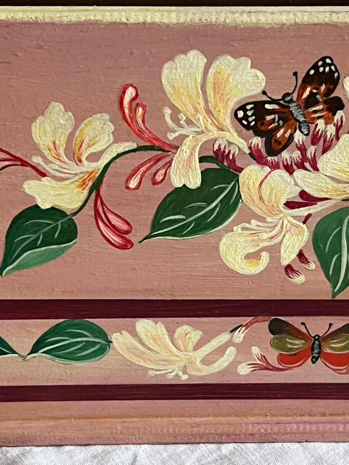 Hand-painted wooden basket – vintage charm and folk authenticity