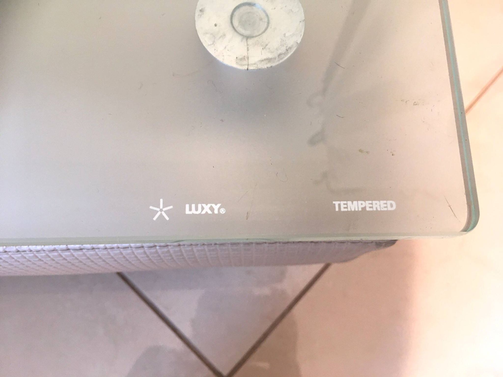 Table basse contemporaine éditée par Luxy (Italie)