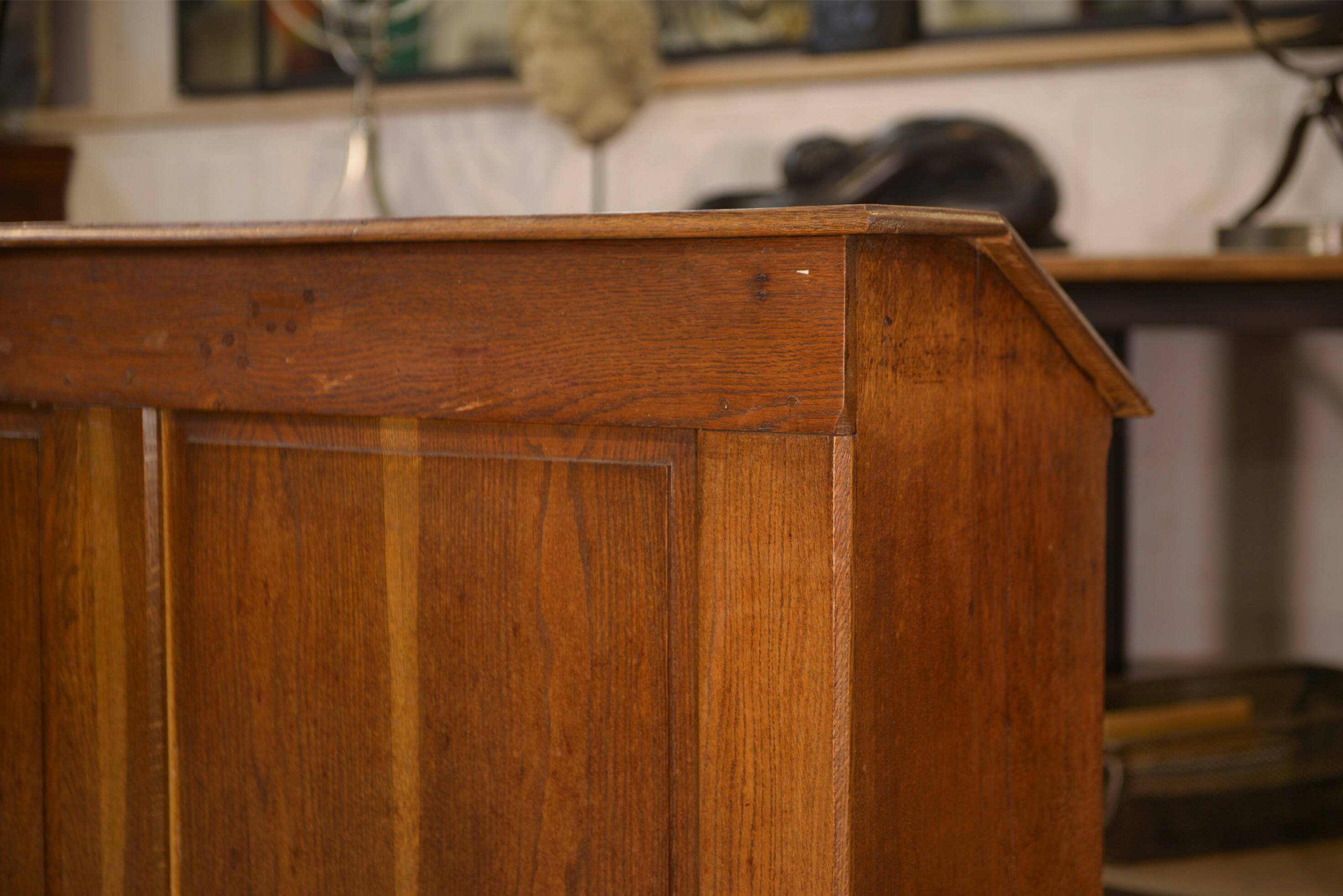 Grocer's counter / workshop furniture in solid oak from the 1920s