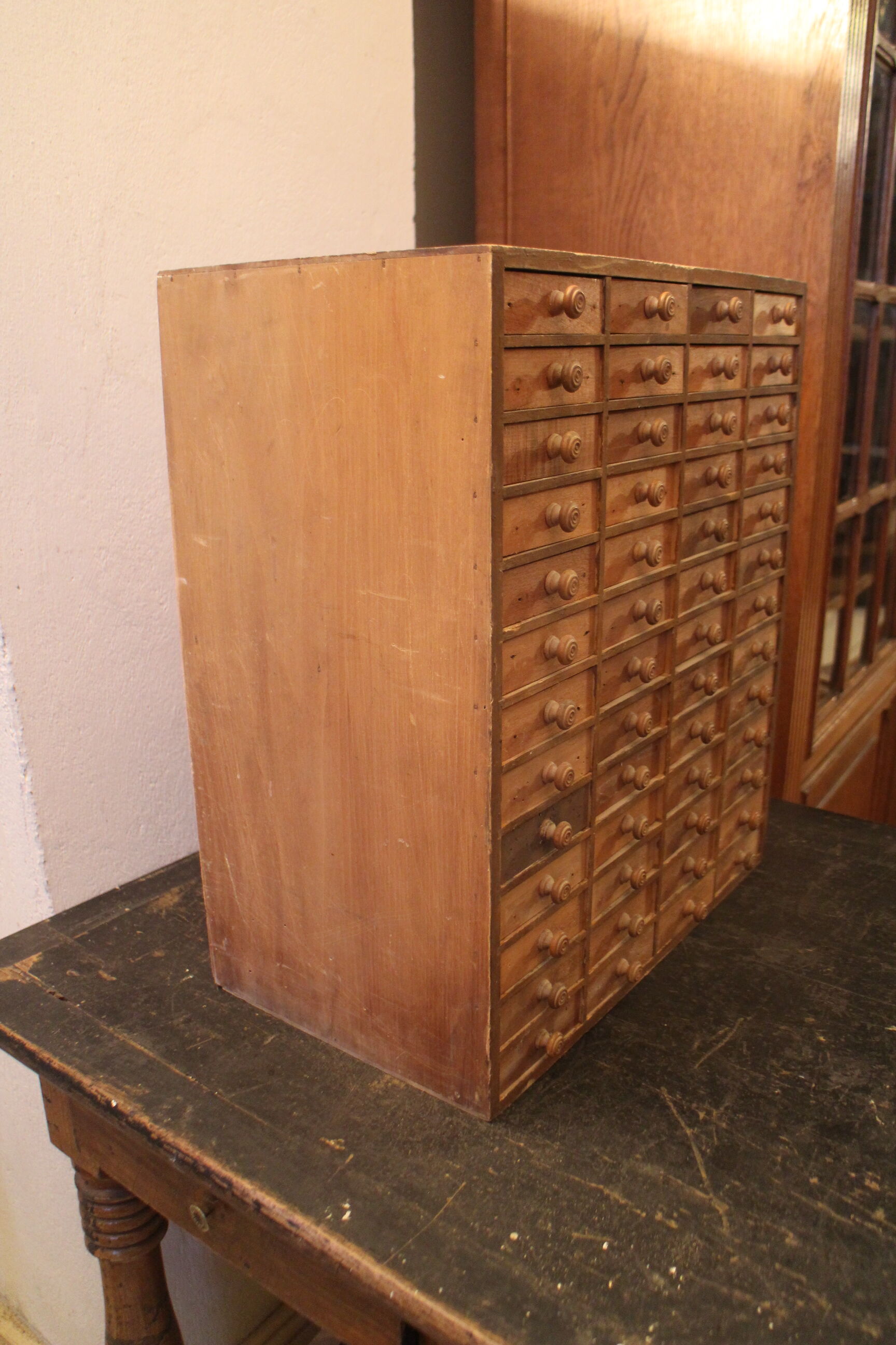 Meuble d'horloger 52 tiroirs