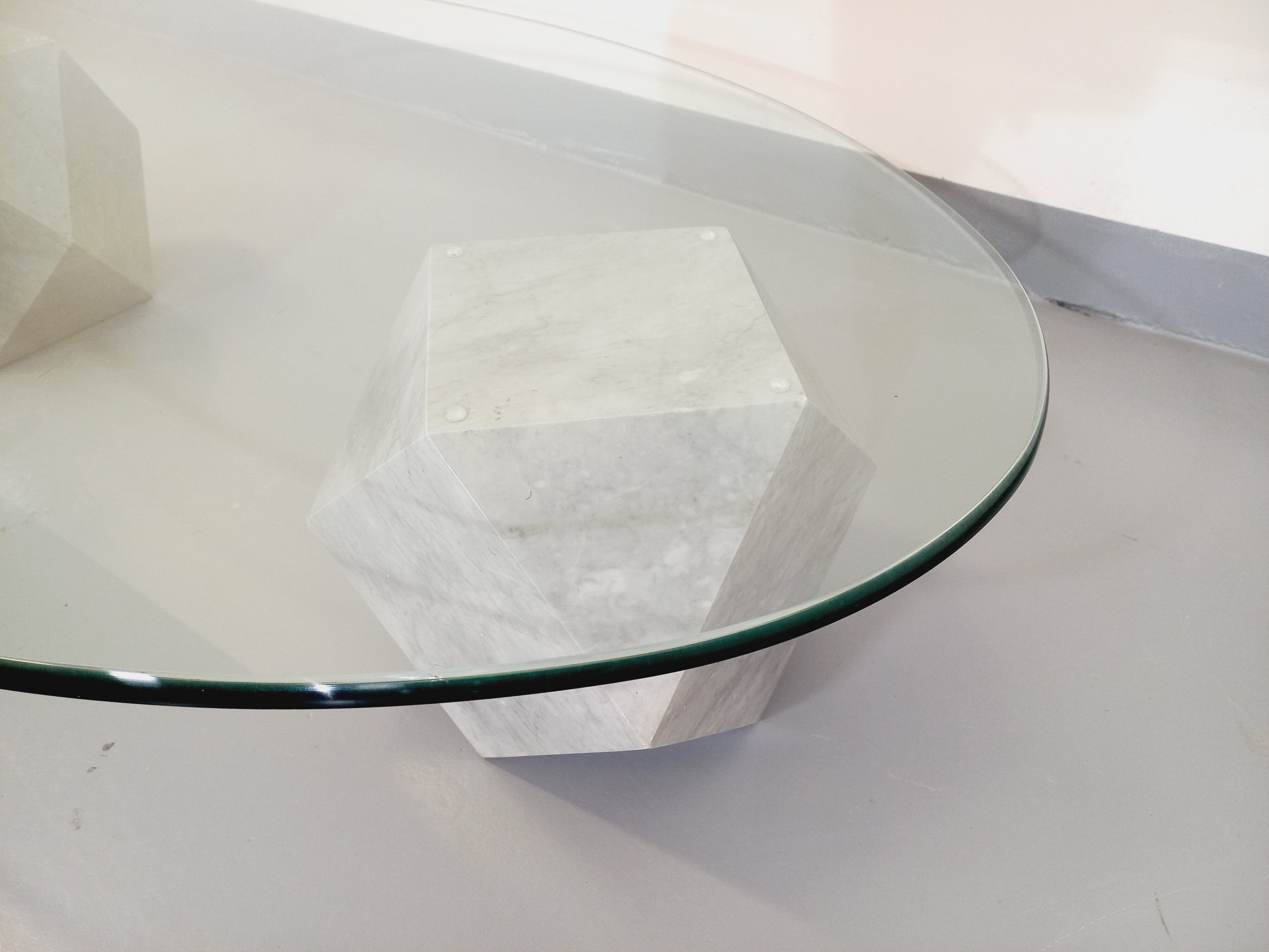 Vintage vignelli oval italian coffee table for casigliani in marble and glass from the 70s