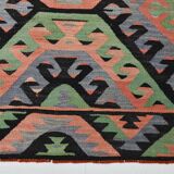 Tapis kilim graphique pastel – Un bijou artisanal pour une déco audacieuse