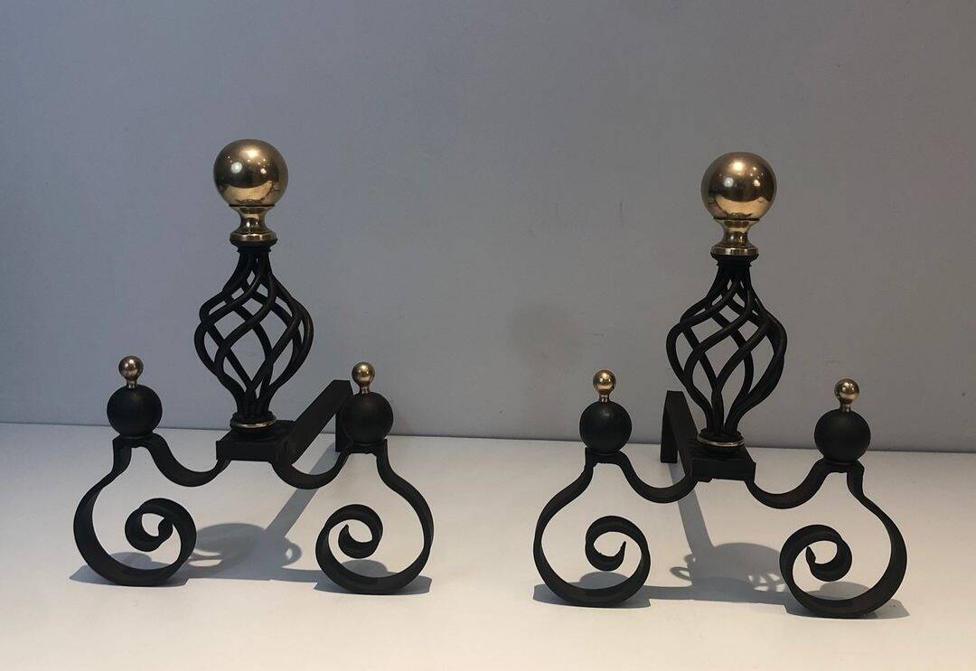 Paire de Chenets en Fer Forgé à Boules de Laiton Poli et Corps en Cage Ajou