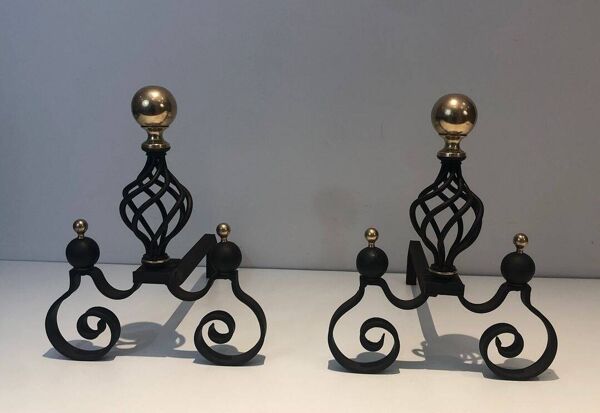 Paire de Chenets en Fer Forgé à Boules de Laiton Poli et Corps en Cage Ajou