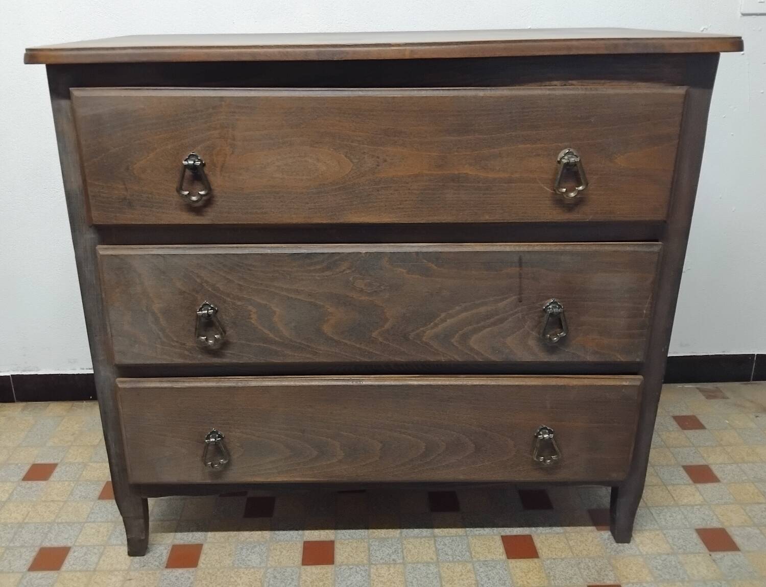 Antique wooden chest of drawers with 3 drawers