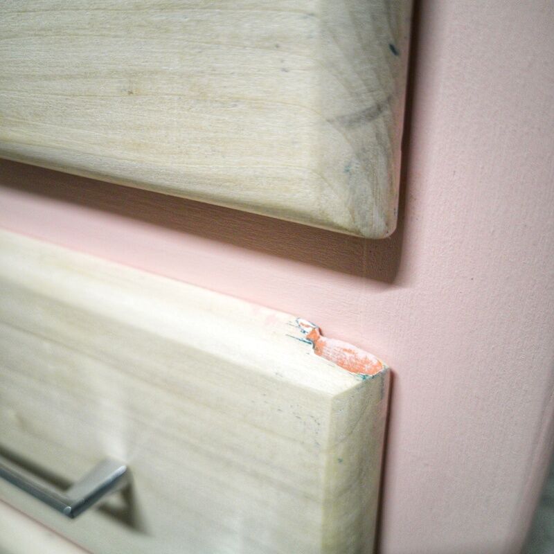 Commode vintage bois et rose