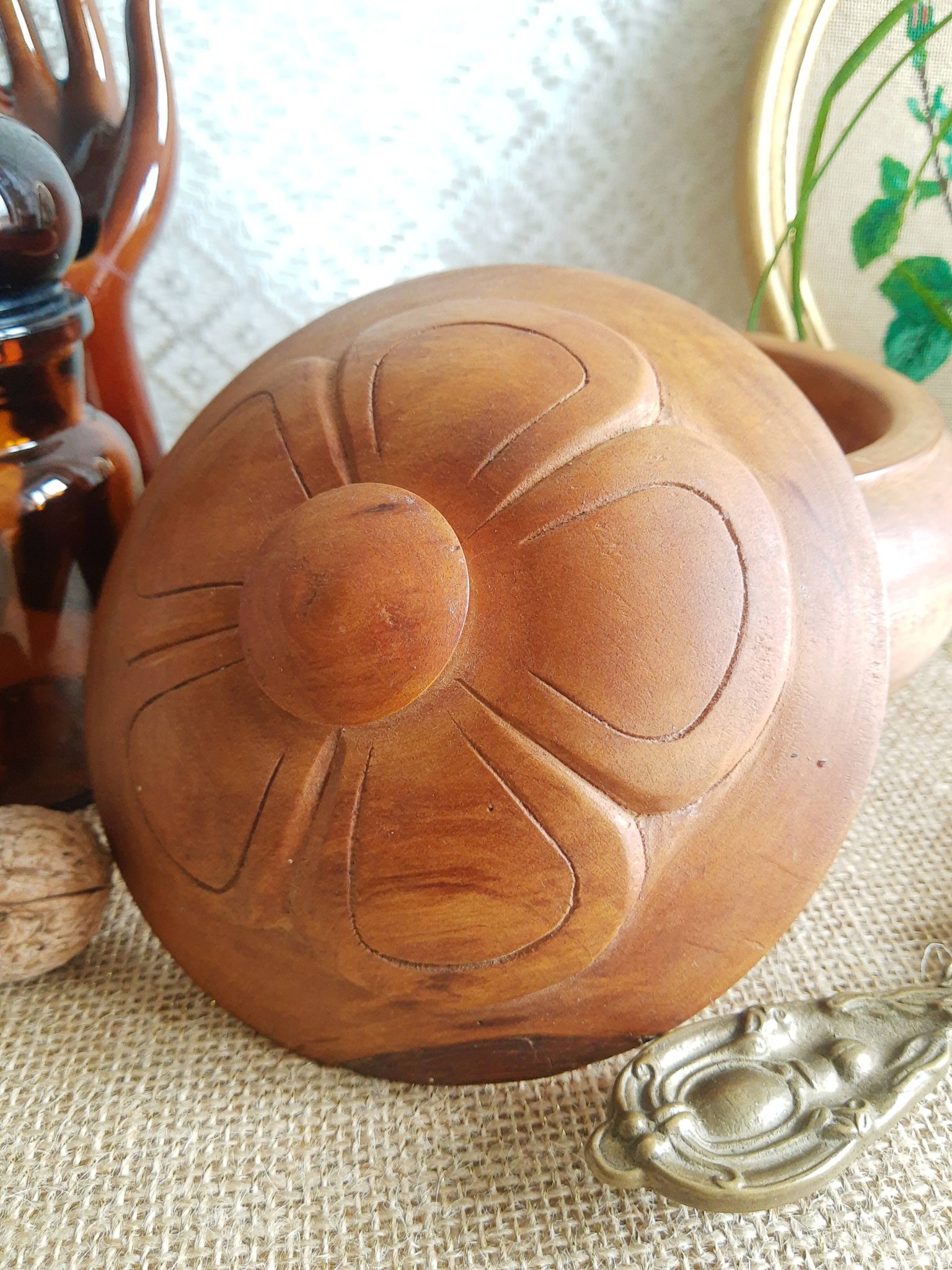 Round box with olive wood lid - vintage