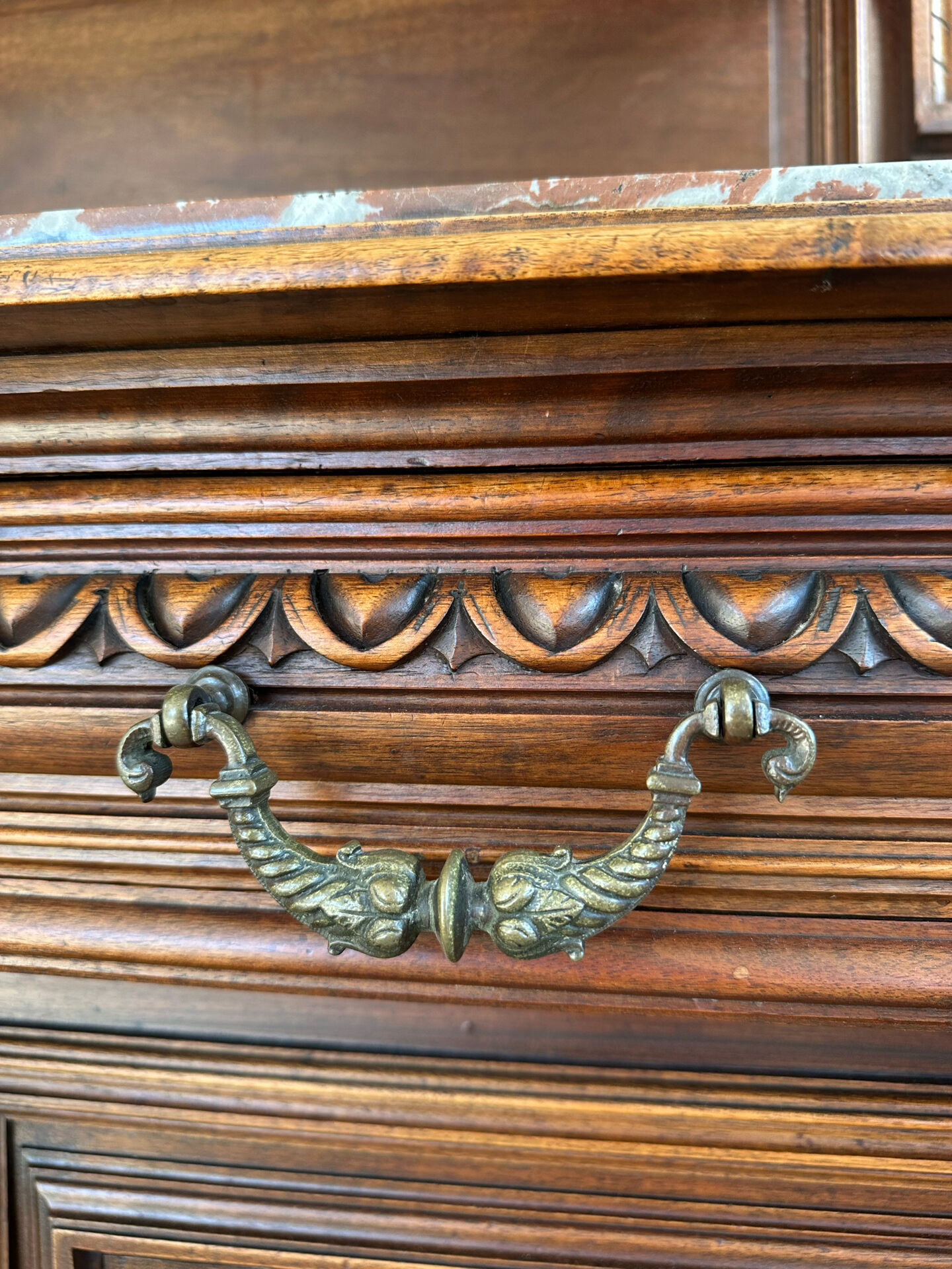 Desserte - Buffet ancien en noyer Henri II XIXeme