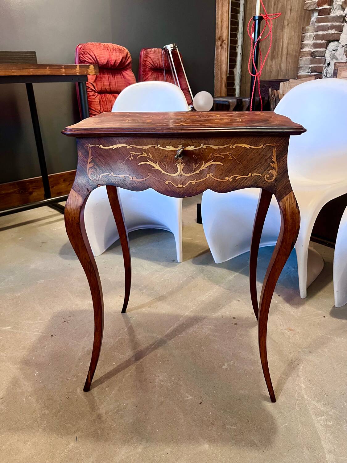 Ancienne travailleuse style Louis XV