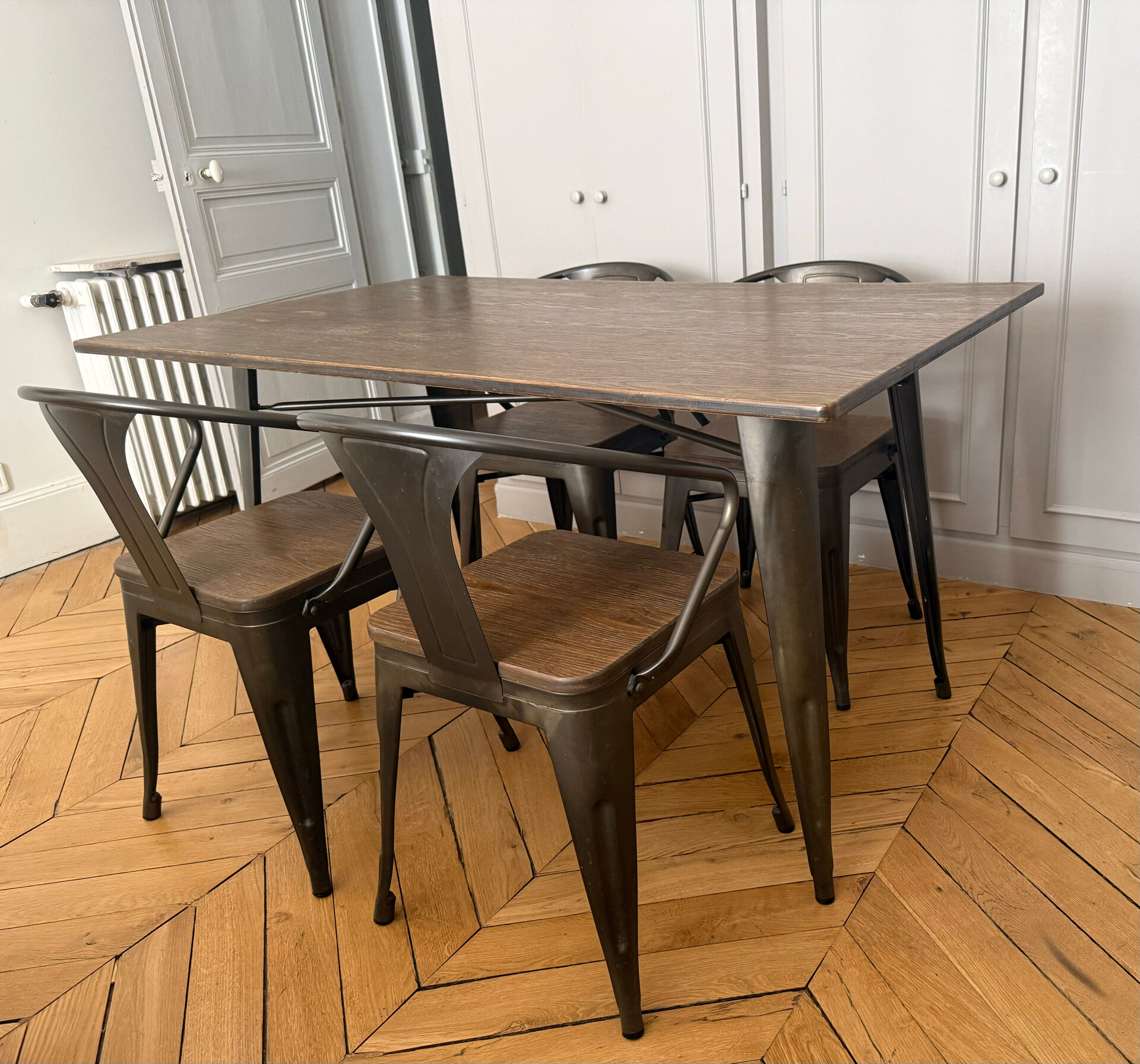 Dining table and 4 chairs
