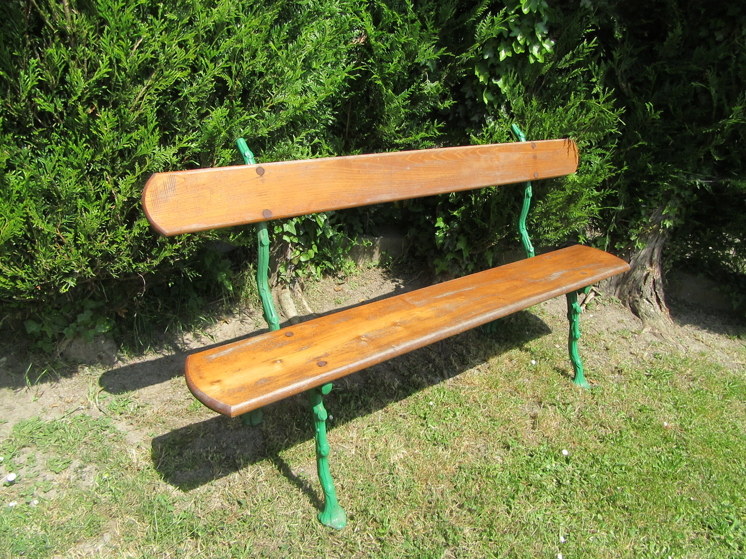Garden bench in wood and cast iron