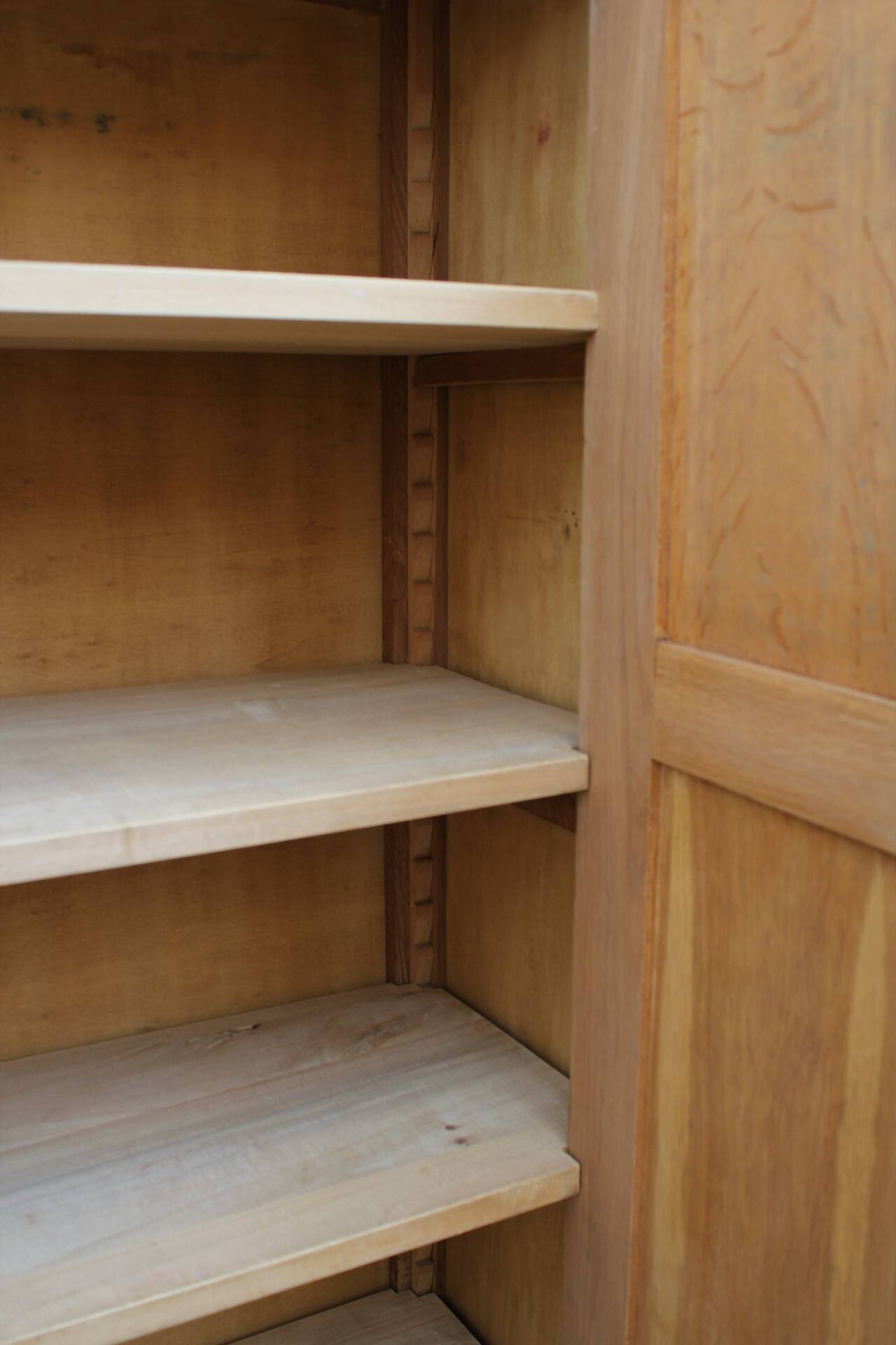 Armoire parisienne 
