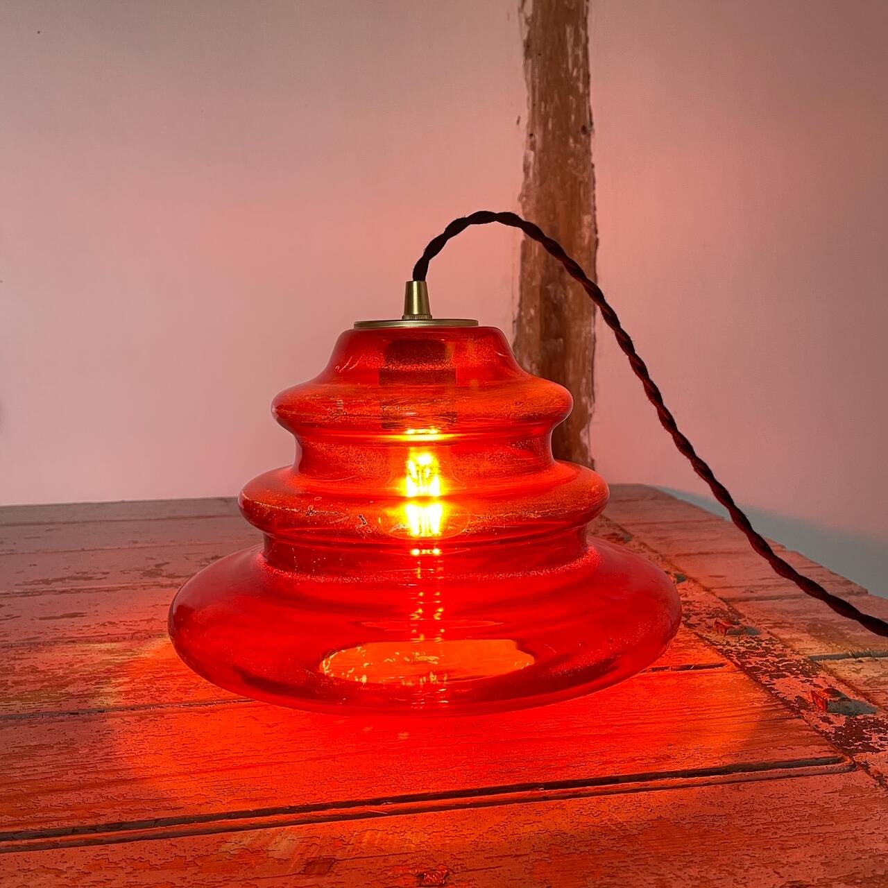 Suspension en verre rouge vintage