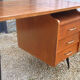 Bureau moderniste vintage pieds compas