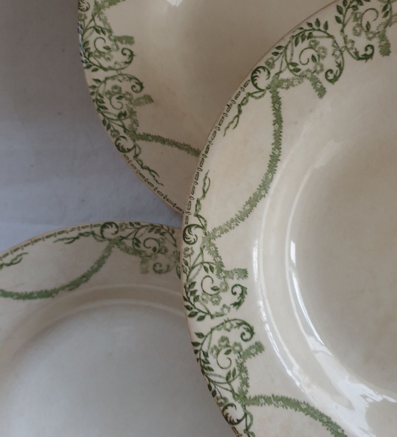 Suite of 5 plates terre de fer Creil and Montereau