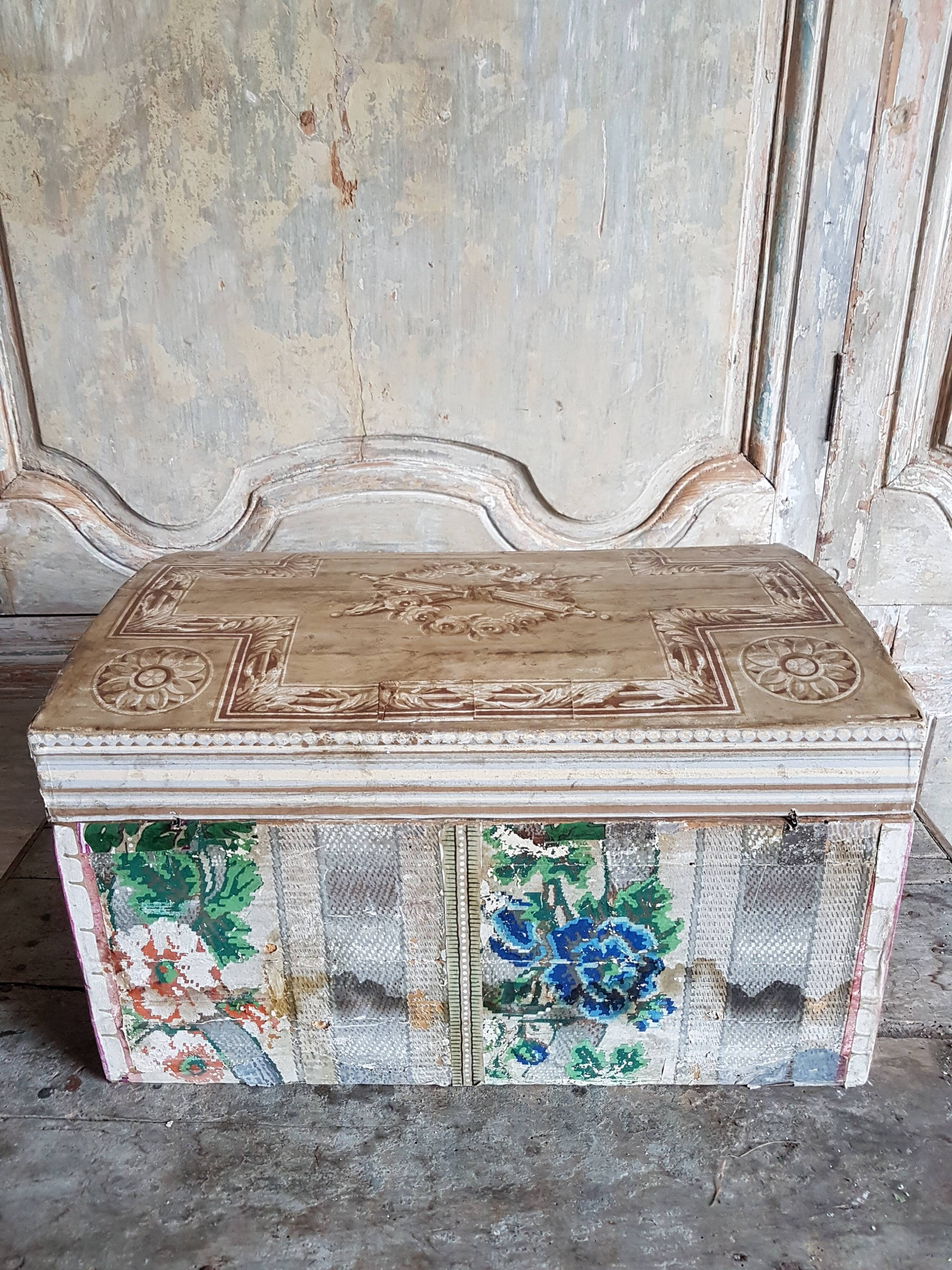 Wallpaper chest - nineteenth century