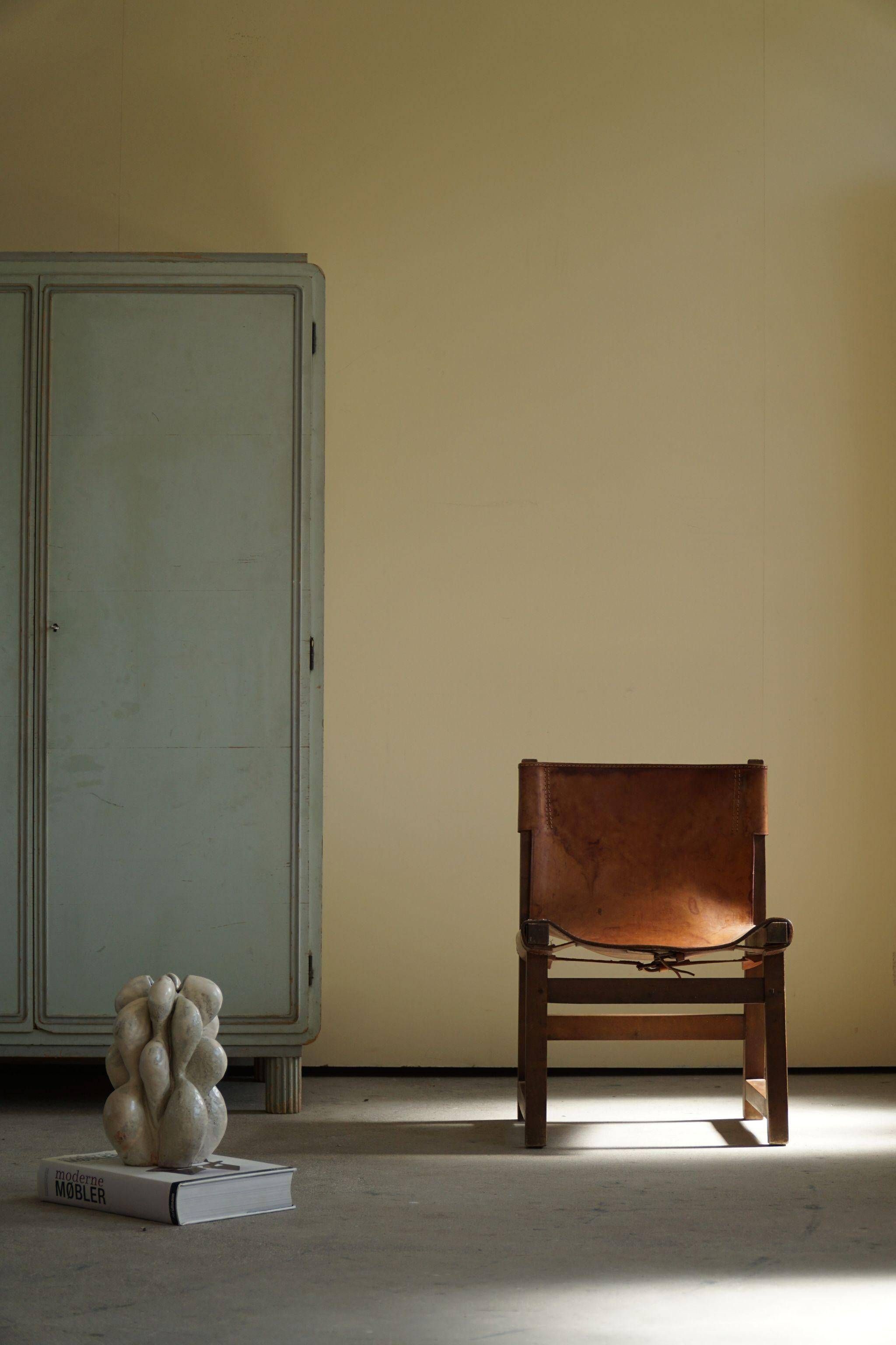 Paco Muñoz, Pair of lounge hunting armchairs, model "Riaza", leather and walnut, 1960