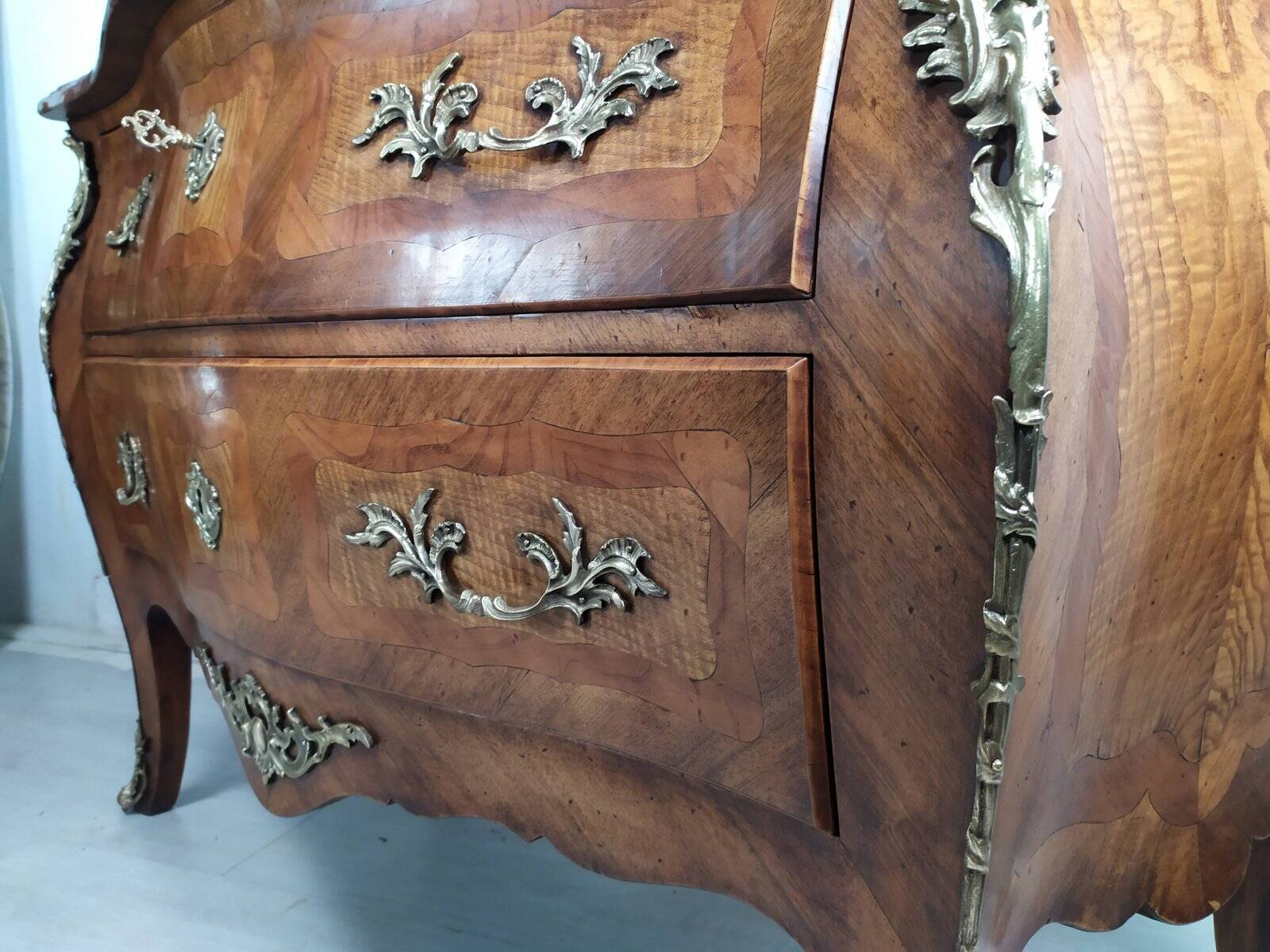 Curved Louis XV commode