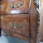 Commode galbé Louis XV