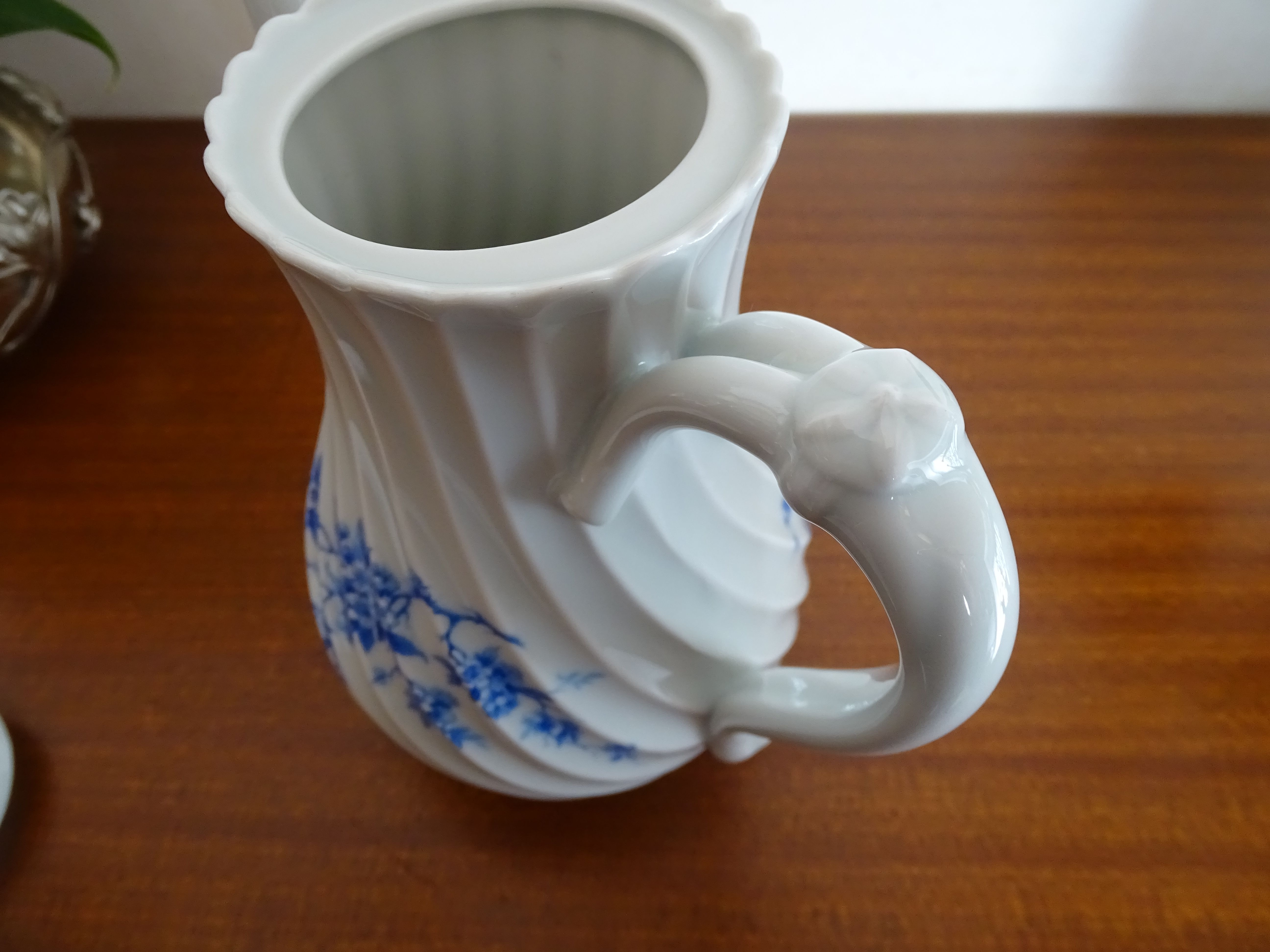 Limoges Haviland porcelain teapot - Blue cherry - Twisted sides