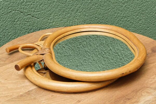 Paire de miroirs pomme en rotin