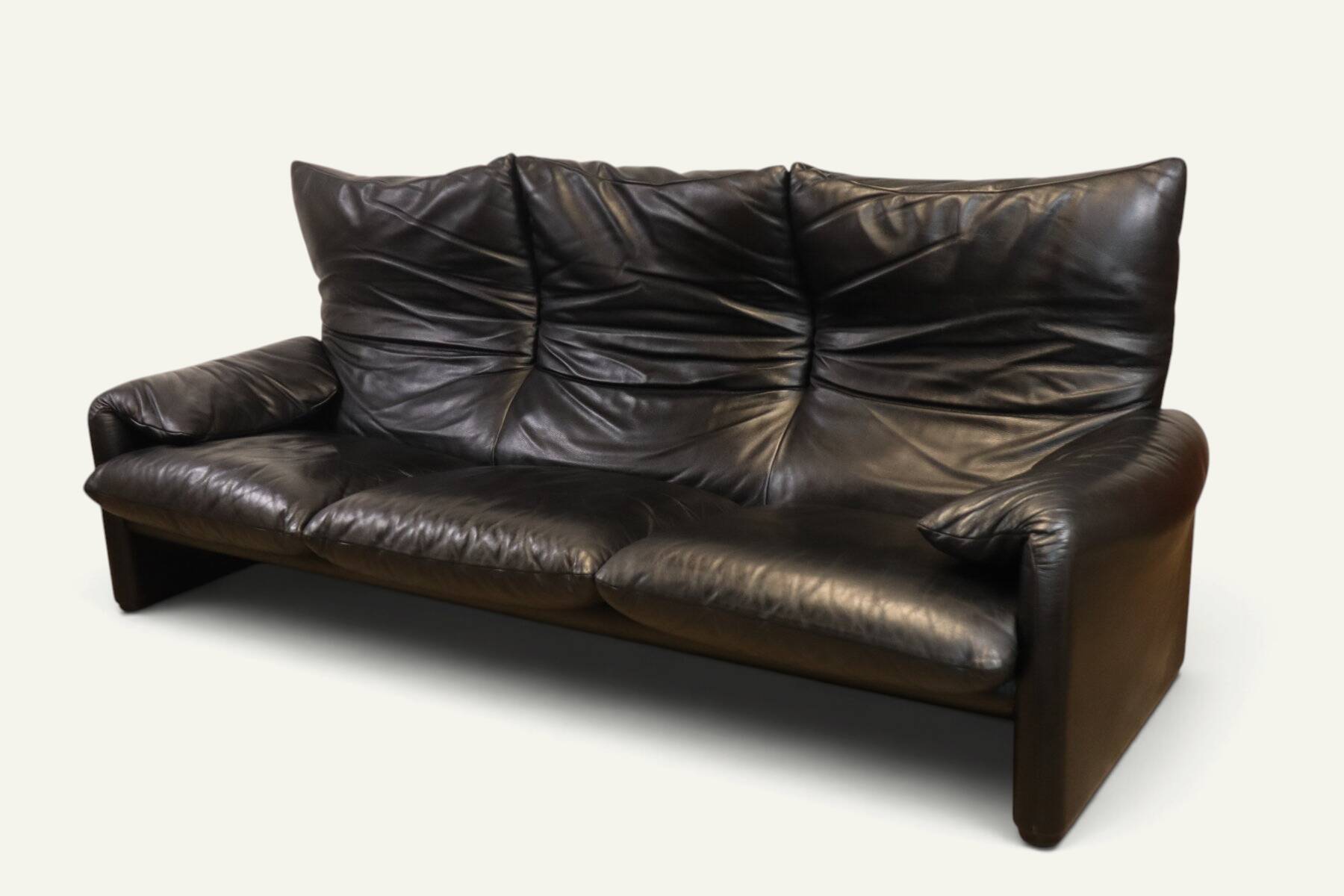 Maralunga 3-seater sofa in black leather by Vico Magistretti for Cassina