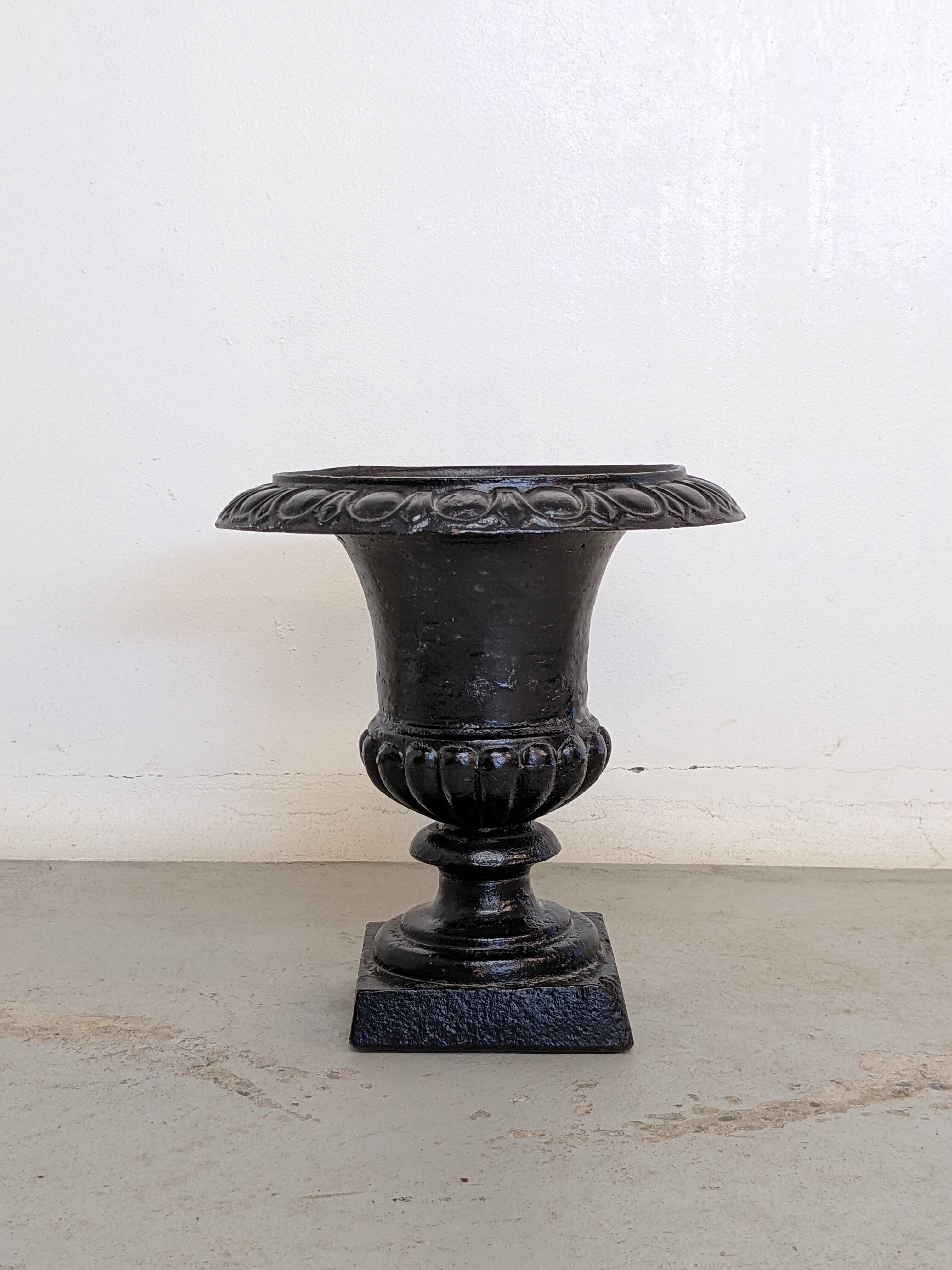 Medici style cast iron garden basin, circa 1890