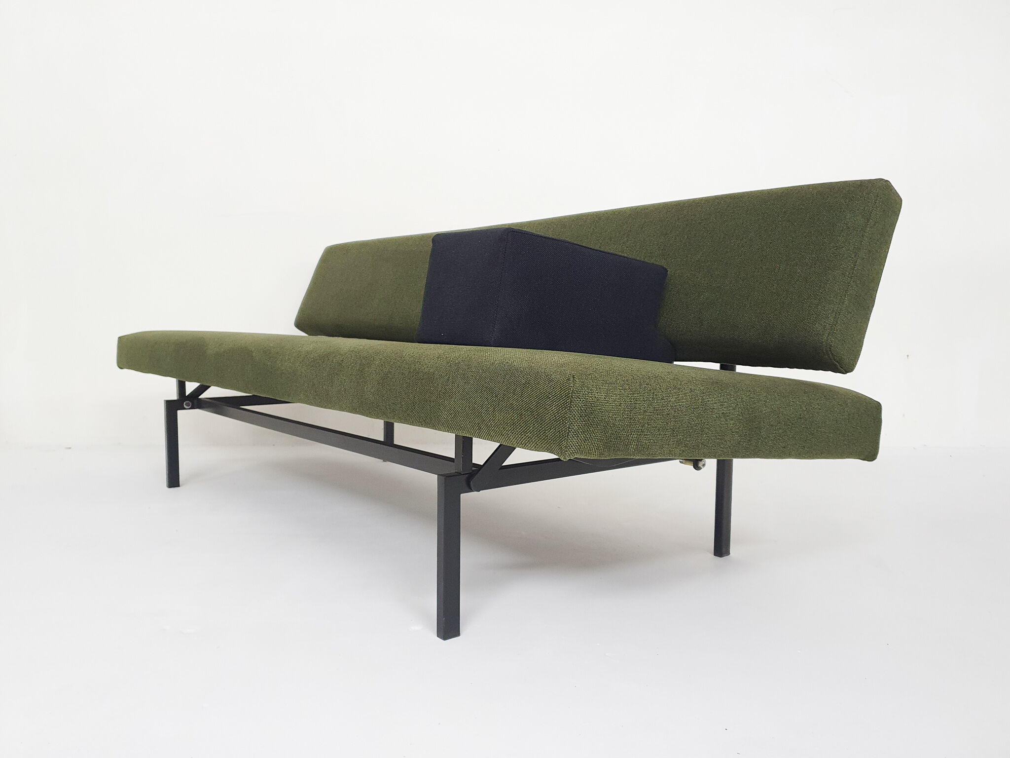 Gijs van der Sluis Model 540 sleeper / sofa, The Netherlands 1960's