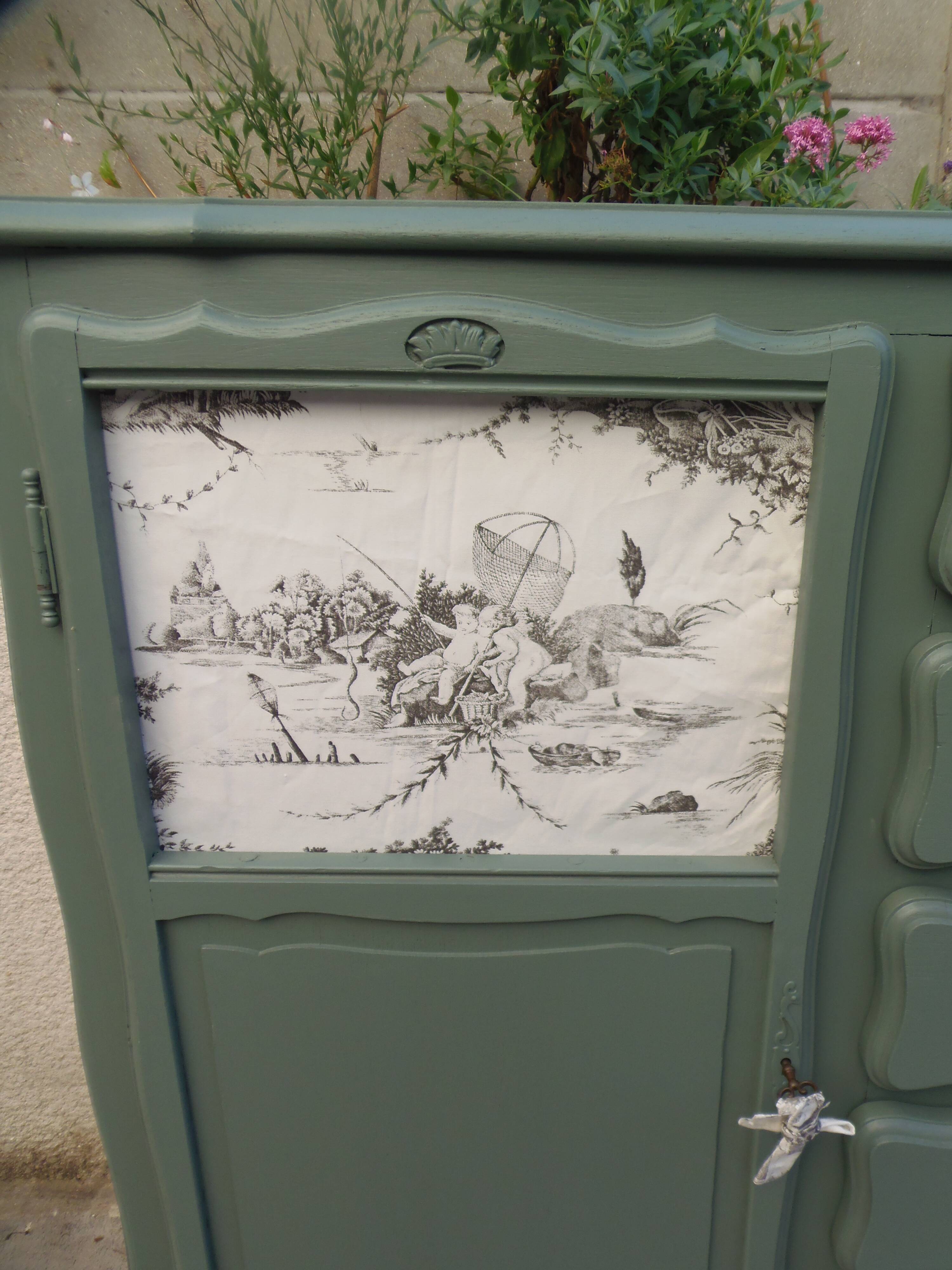 Armoire ancienne Green Smoke – Toile de Jouy .