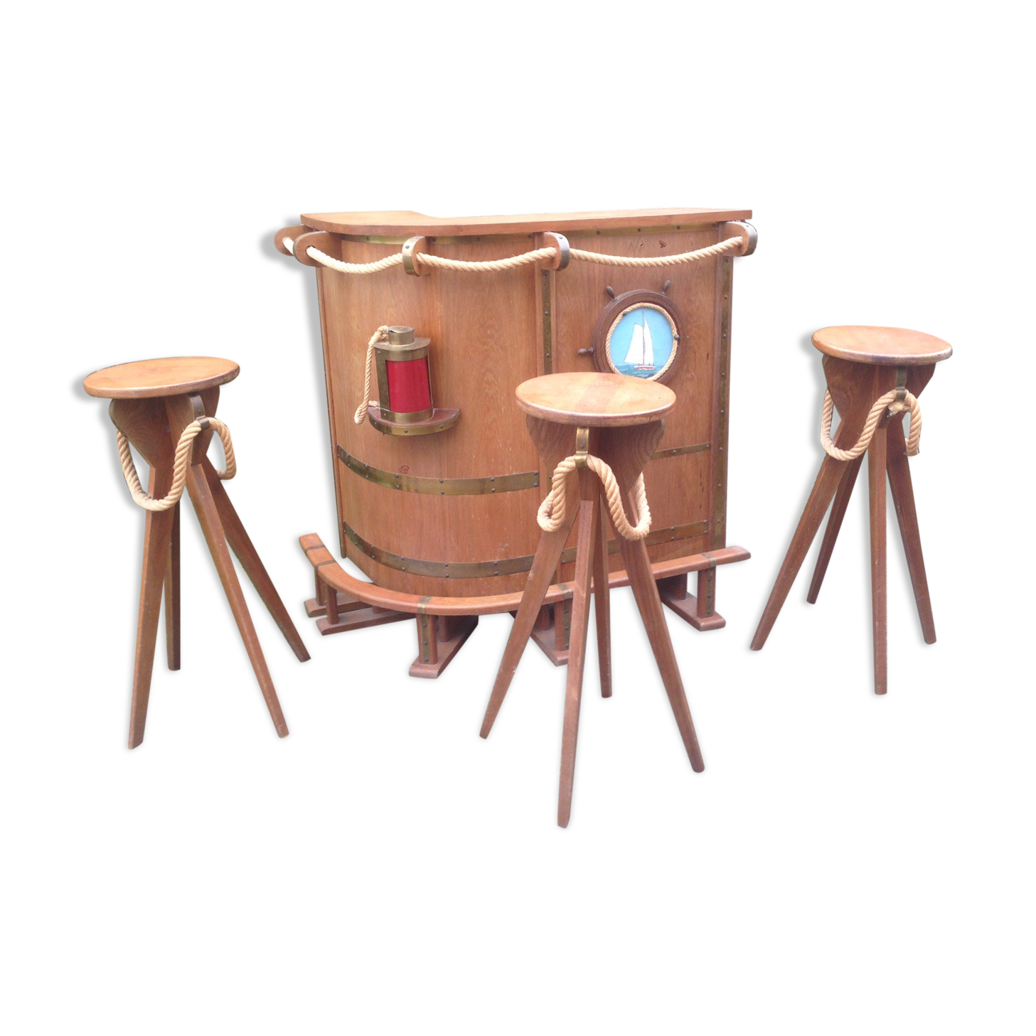 Bar d’angle en chêne marine avec ses 3 tabourets