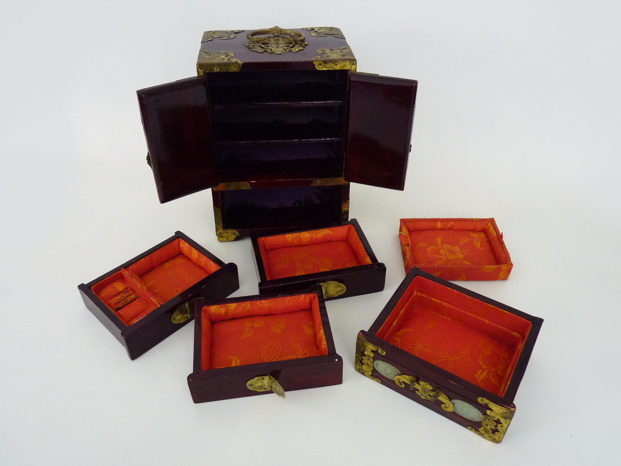 Chinese jewelry box in lacquered wood, jade and brass ornaments. Year 50 60