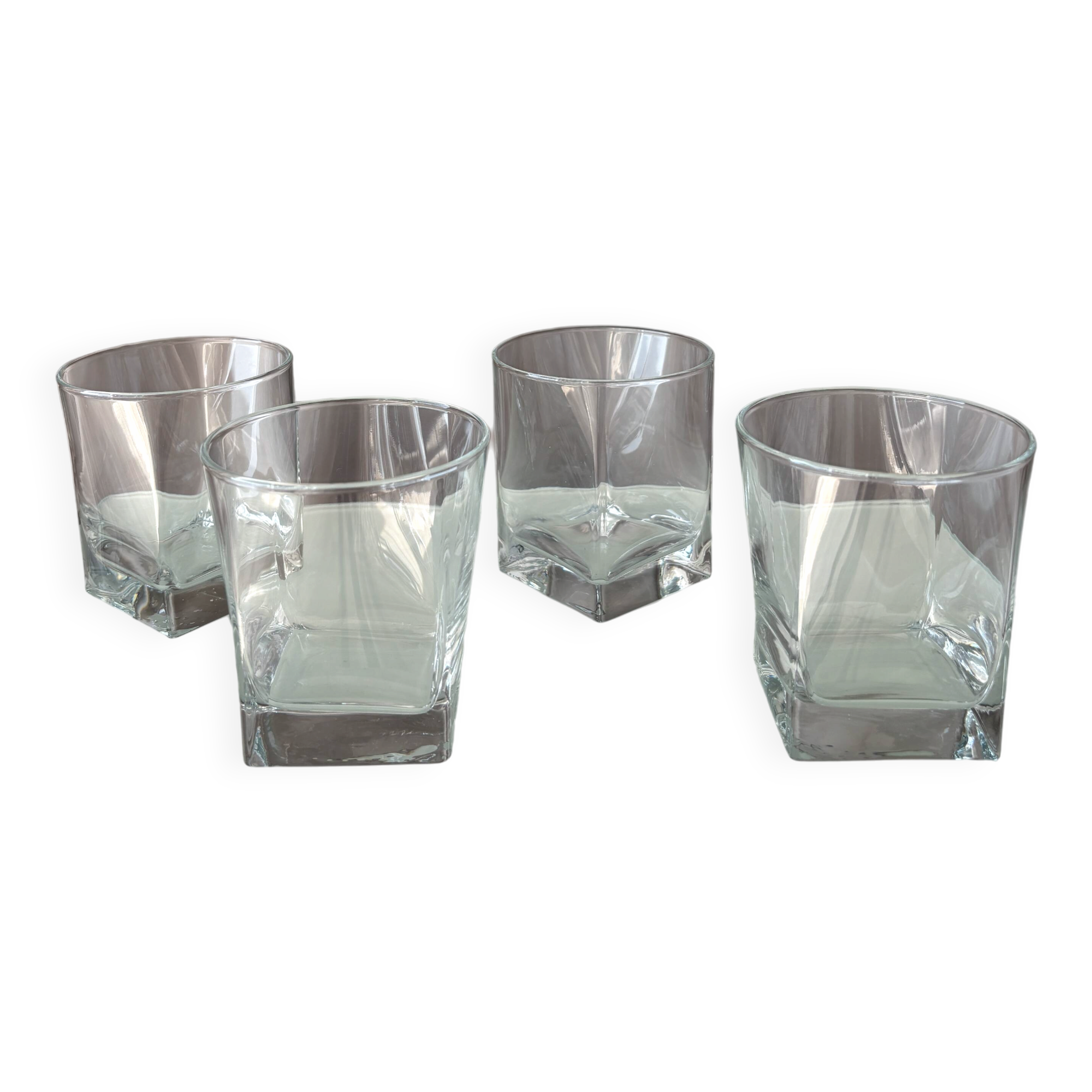 Elegant set of four vintage whiskey tumblers